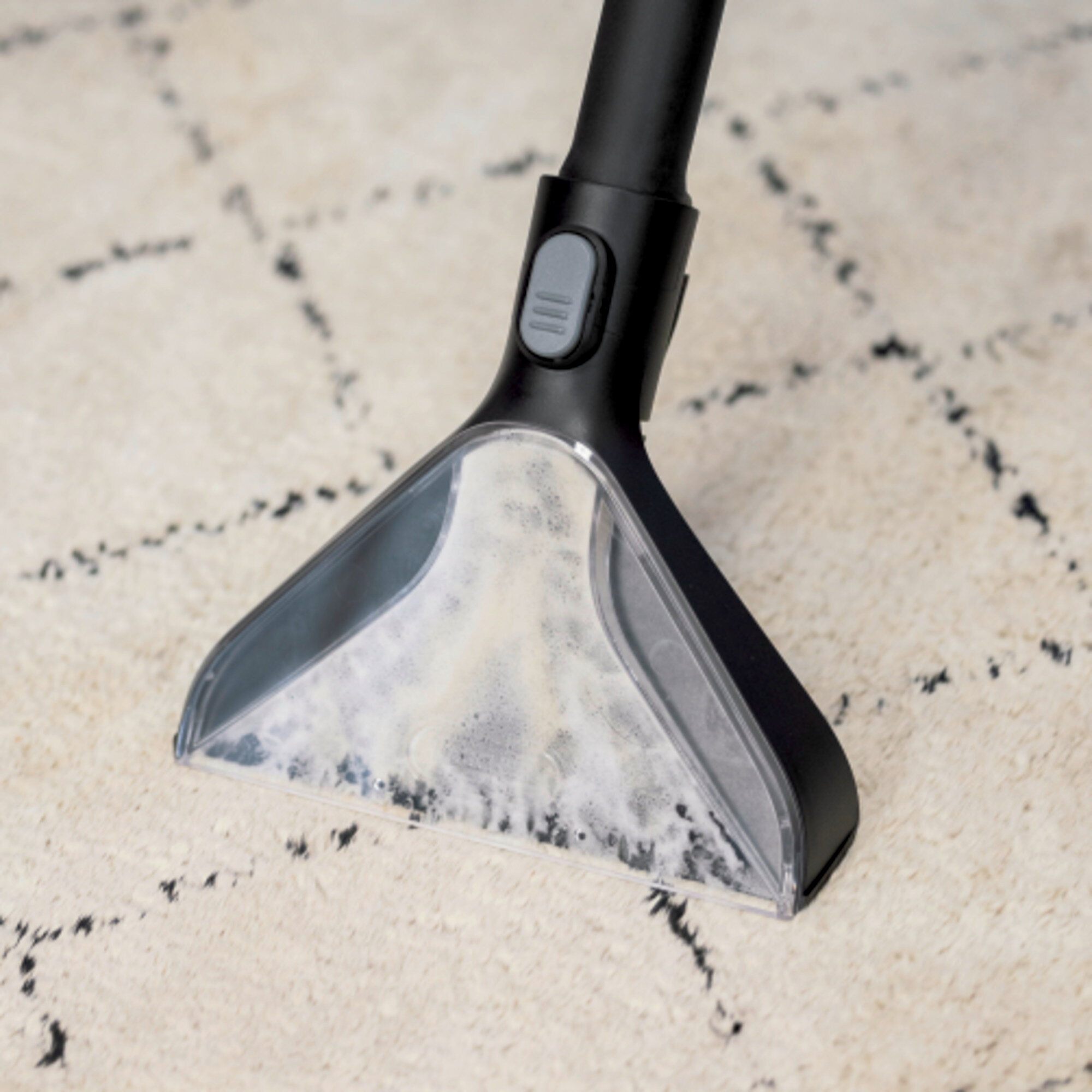 Моющий пылесос SE 3 Compact Floor: Специально разработанные принадлежности для комфортной глубокой очистки